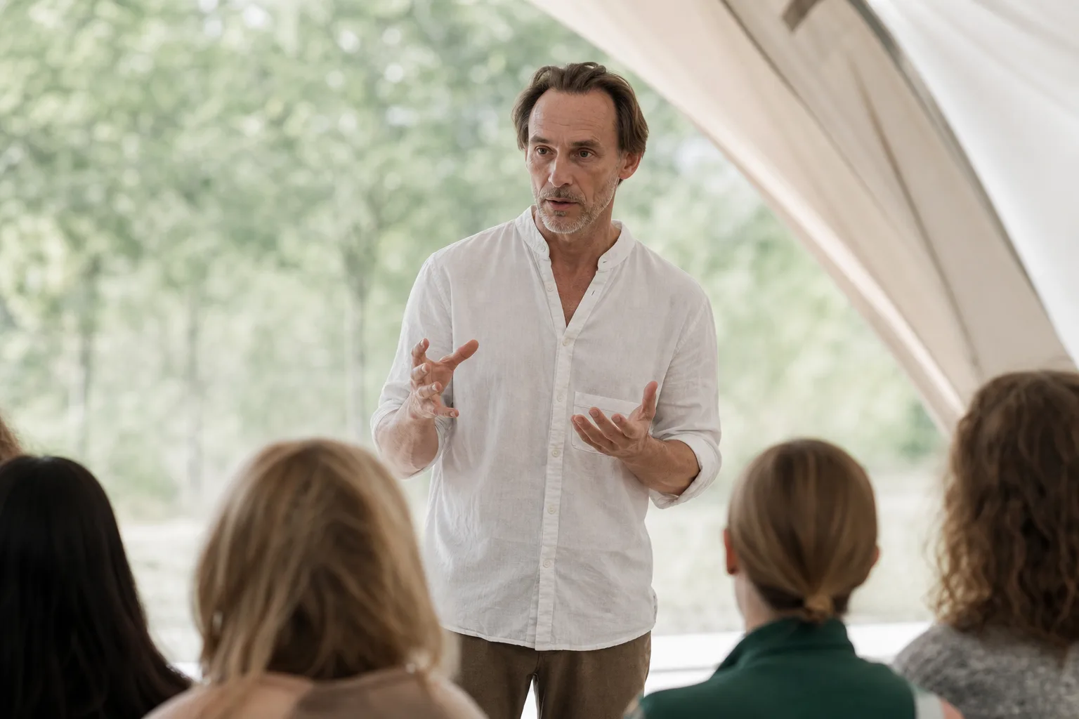 Eduard Pervushkin at a talk on a holistic approach to the body